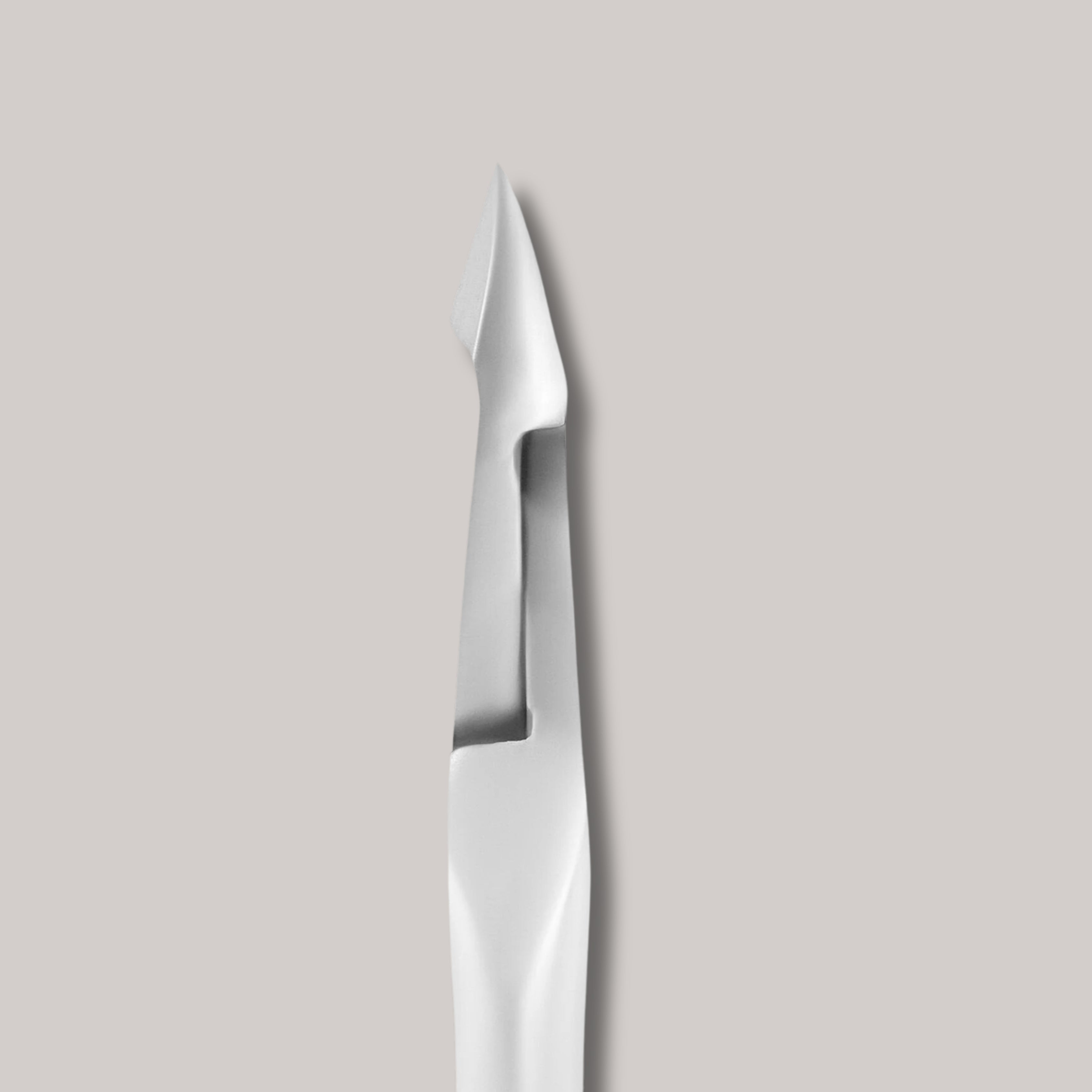 Cuticle Nippers CLASSIC 10 6 mm – stainless steel nippers with ergonomic handles for precise skin trimming.