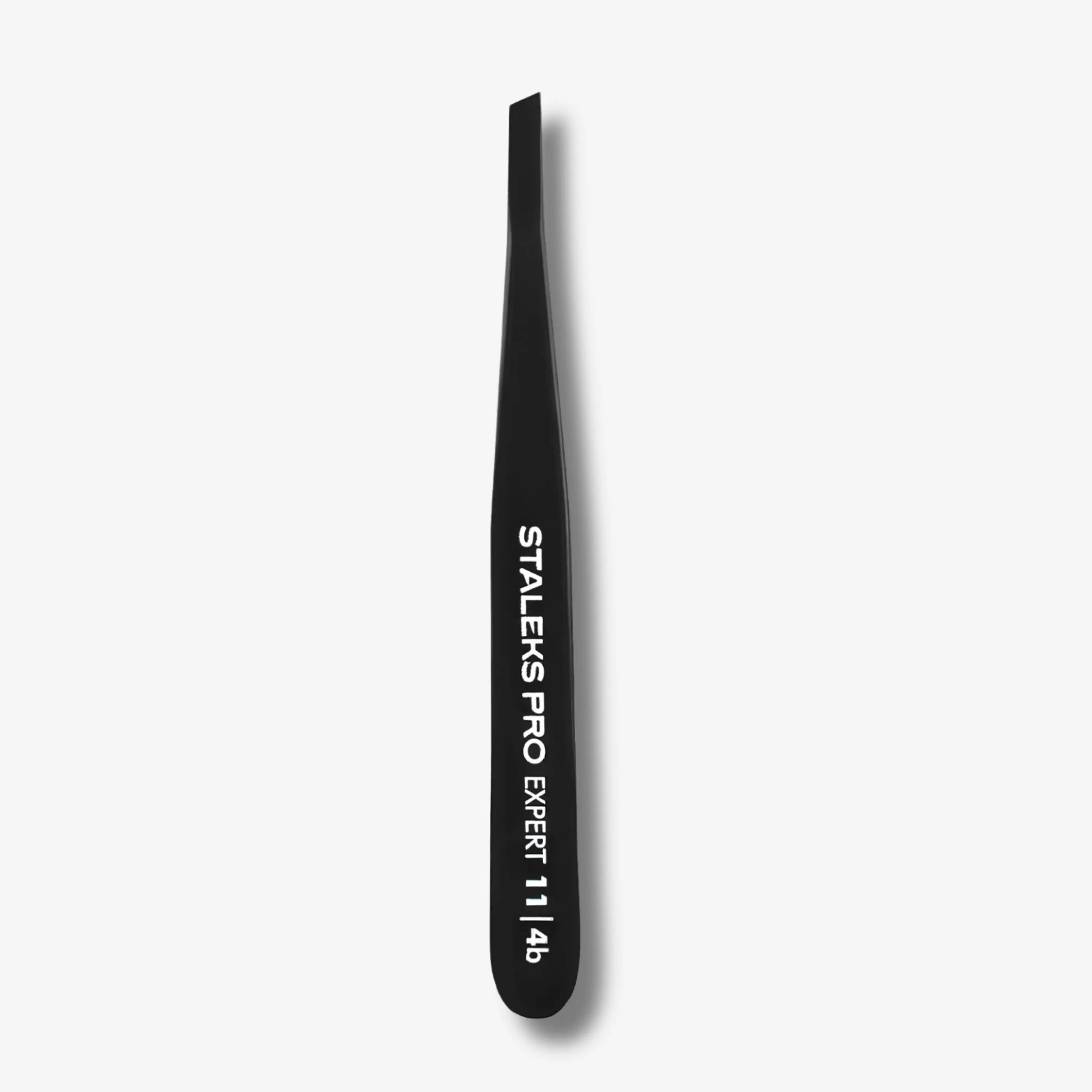 EXPERT 11 TYPE 4 professional eyebrow tweezers – narrow beveled edges for fine, thin eyebrow shaping. Stainless steel with stylish color-coated handles.