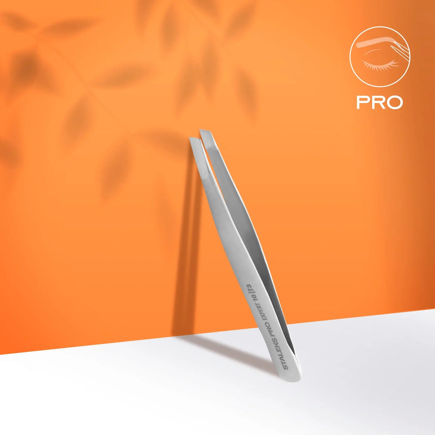 EXPERT 10 TYPE 3 professional eyebrow tweezers – wide beveled edges for precise shaping. Stainless steel with a satin matte finish.