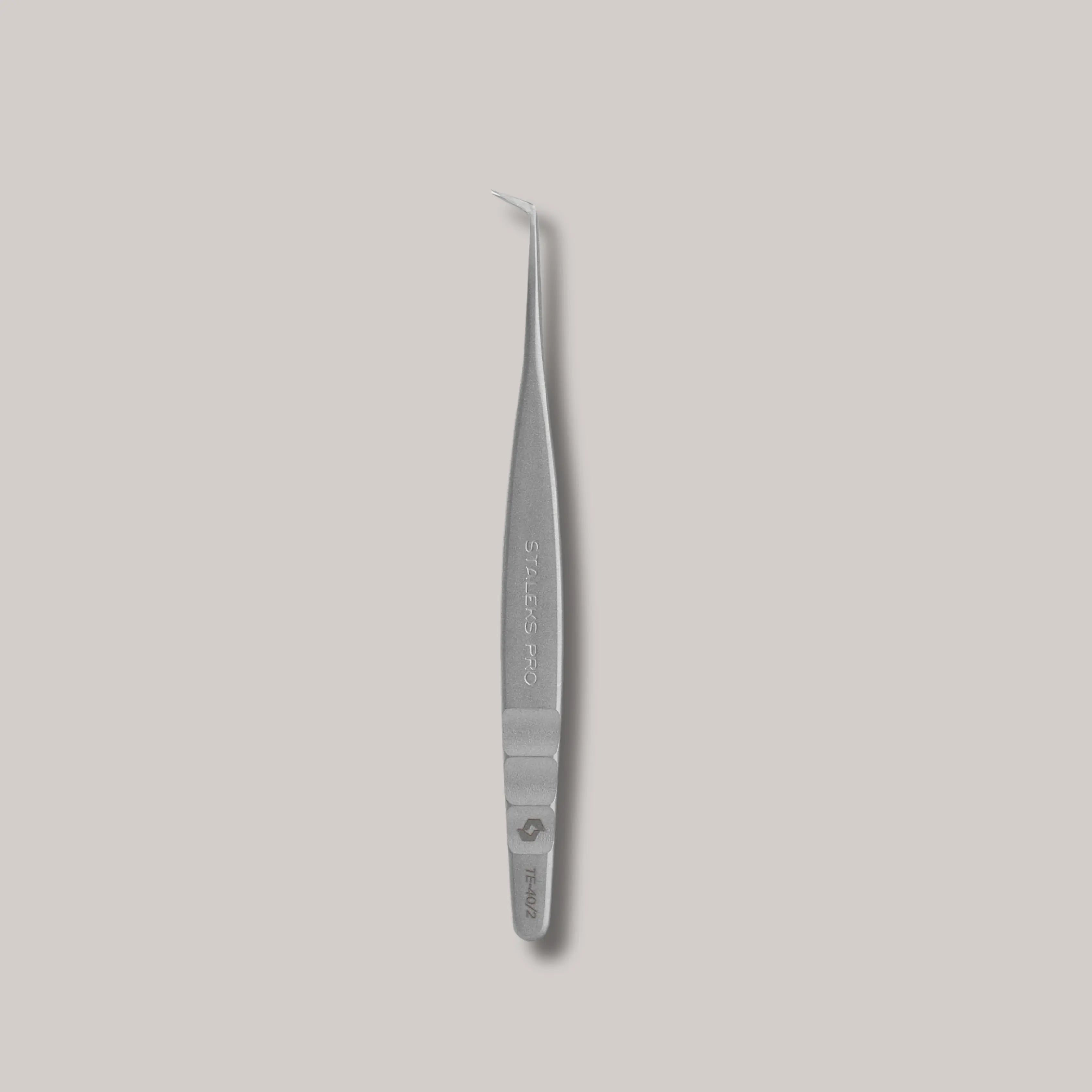 EXPERT 40 TYPE 2 professional eyelash tweezers – L-shaped (70°) precision tool for volume and classic eyelash extensions. Stainless steel with a satin matte finish.