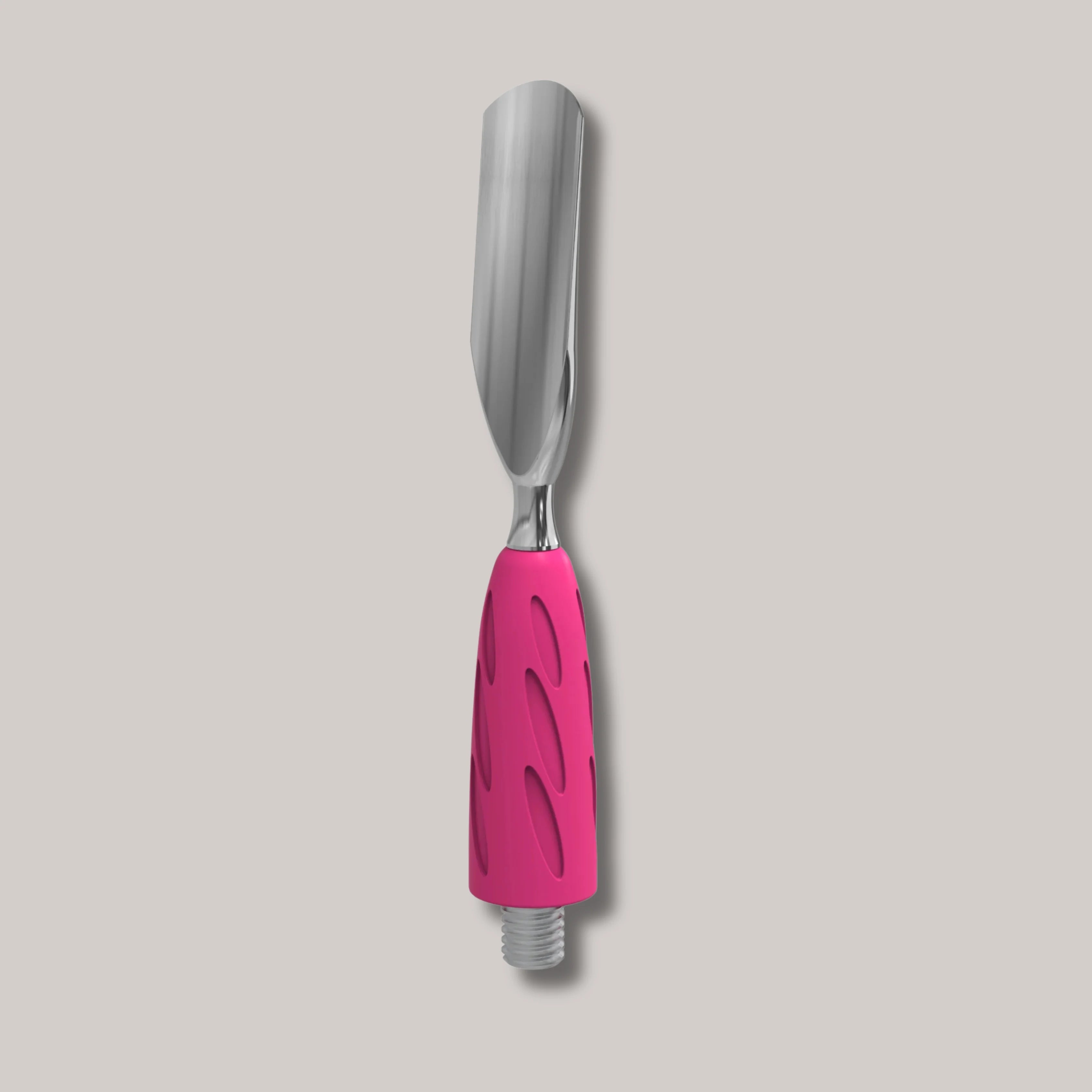 Combo UNIQ 17 Rounded Wide Pusher – stainless steel cuticle pusher with an ergonomic, hypoallergenic grip.