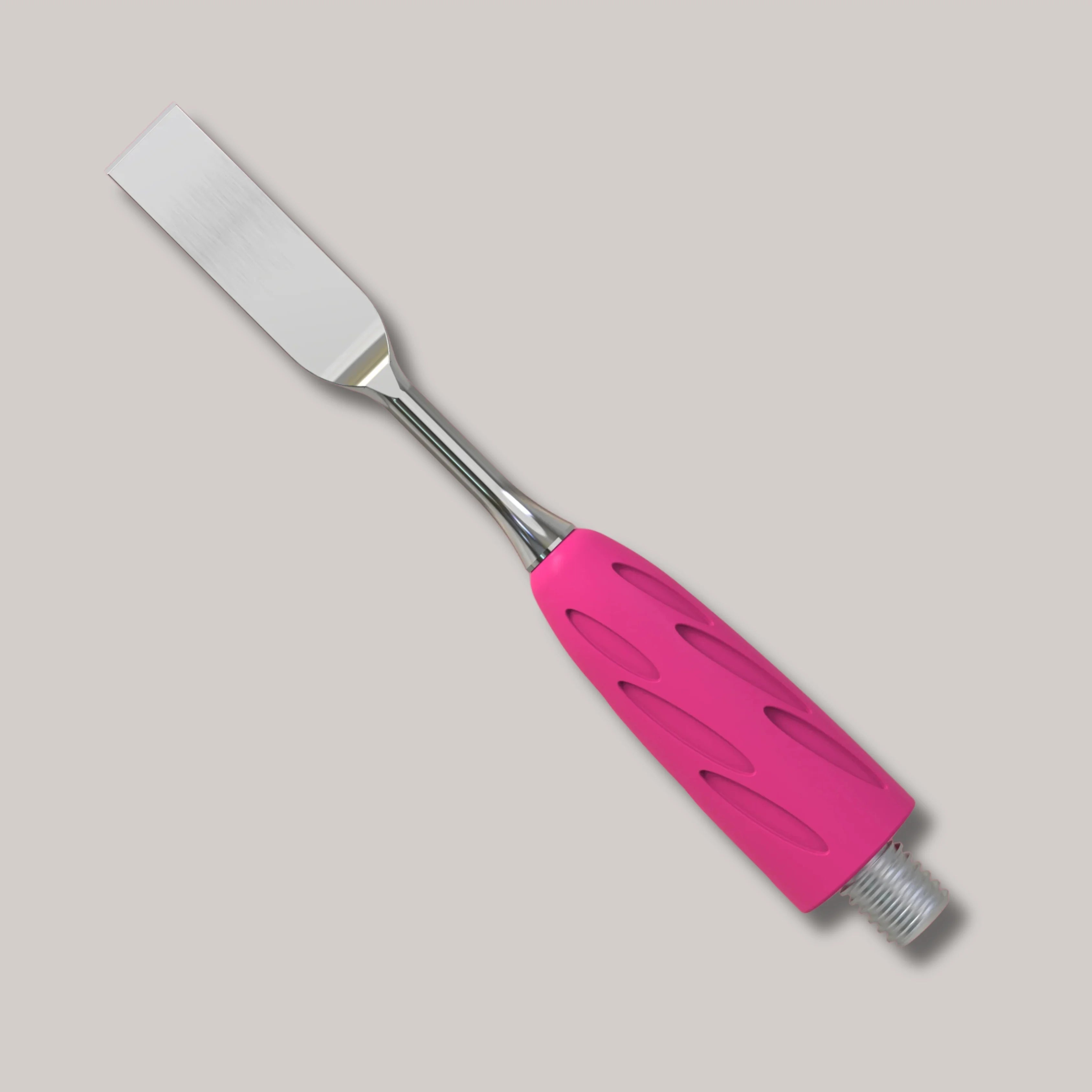 Combo UNIQ 18 Straight Flat Pusher – stainless steel cuticle pusher with a secure silicone grip for precision work.