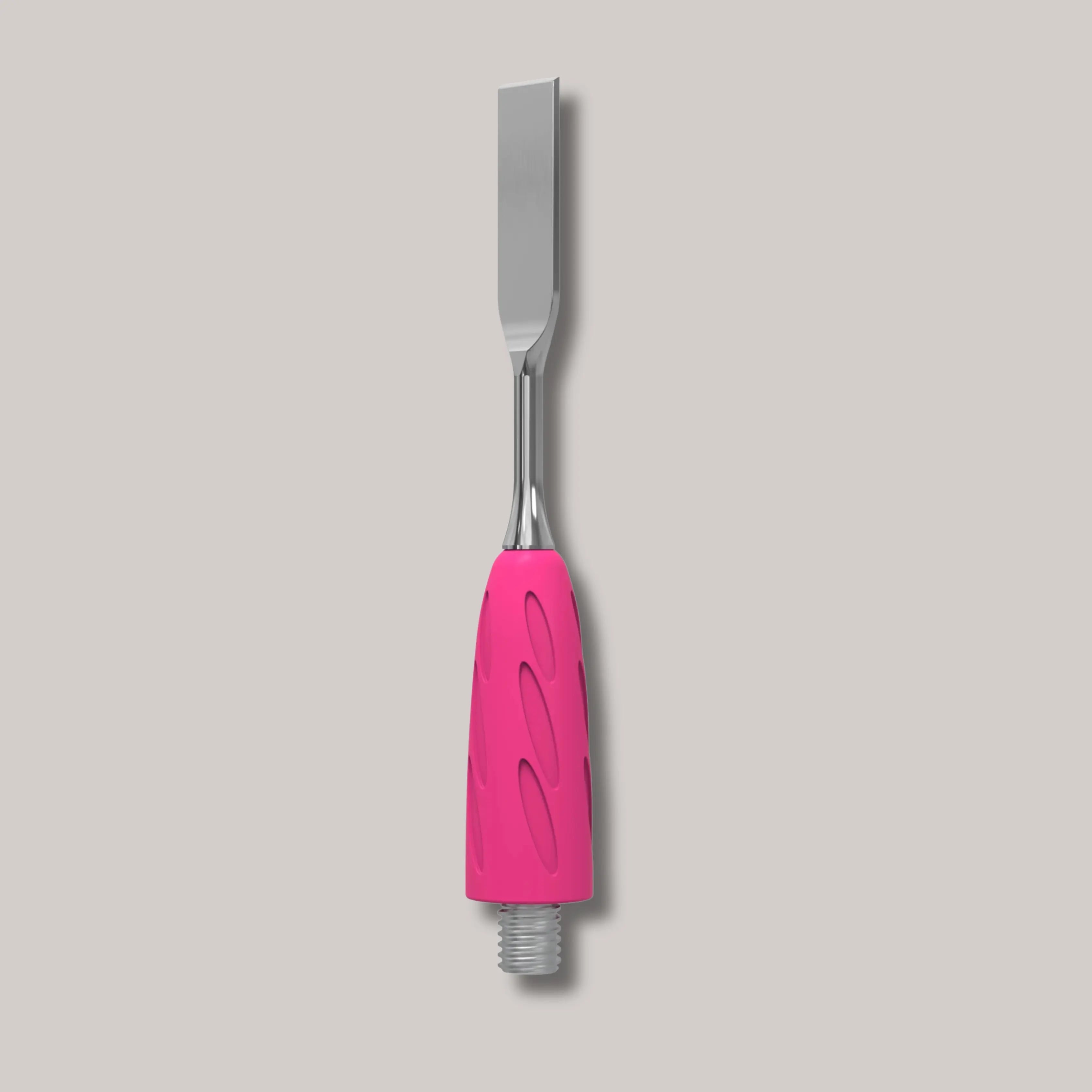 Combo UNIQ 18 Straight Flat Pusher – stainless steel cuticle pusher with a secure silicone grip for precision work.