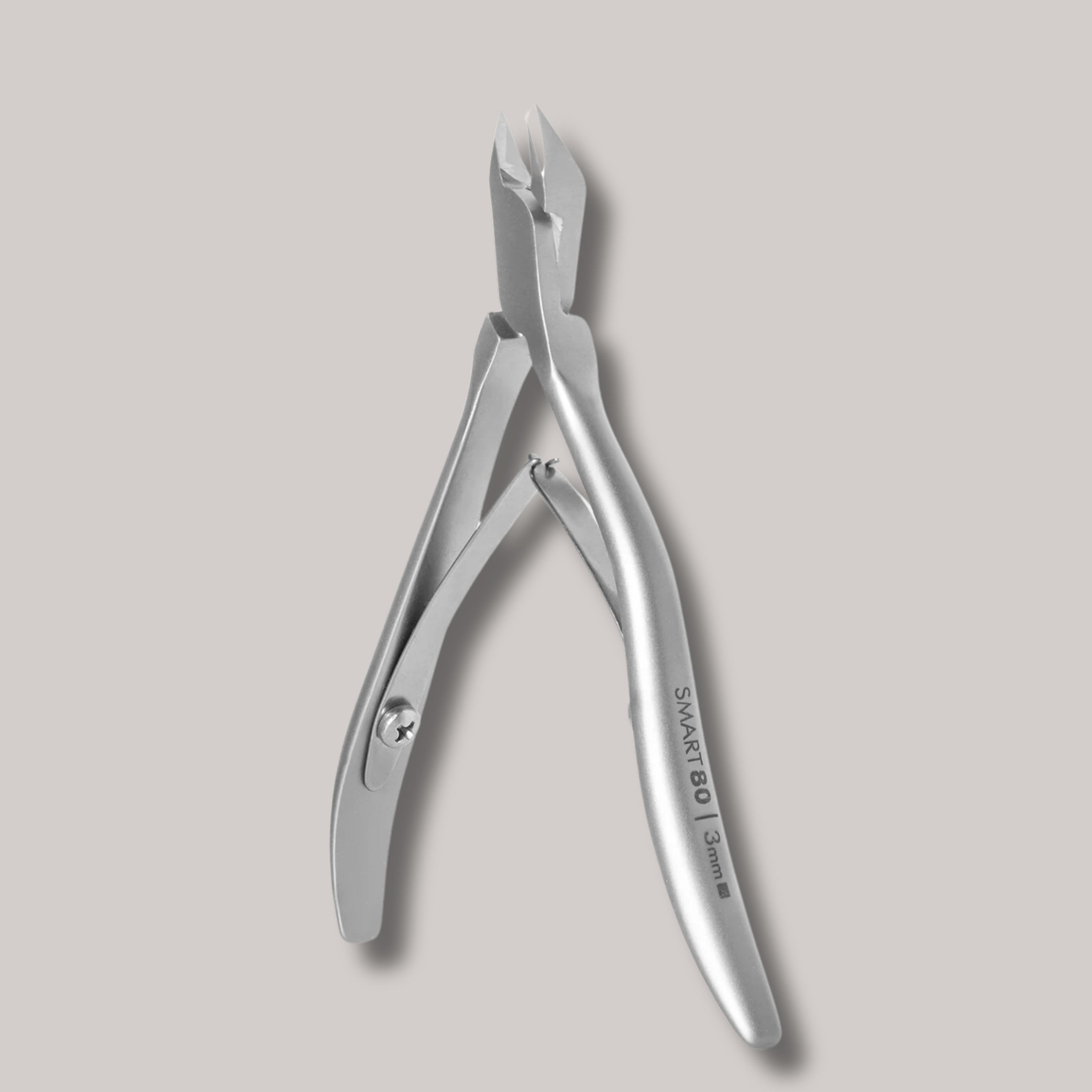 Professional Cuticle Nippers SMART 80 – 3 mm
"High-precision cuticle nippers with ergonomic handles and sharp stainless steel blades. Designed for professional use, sterilization-safe, and corrosion-resistant.