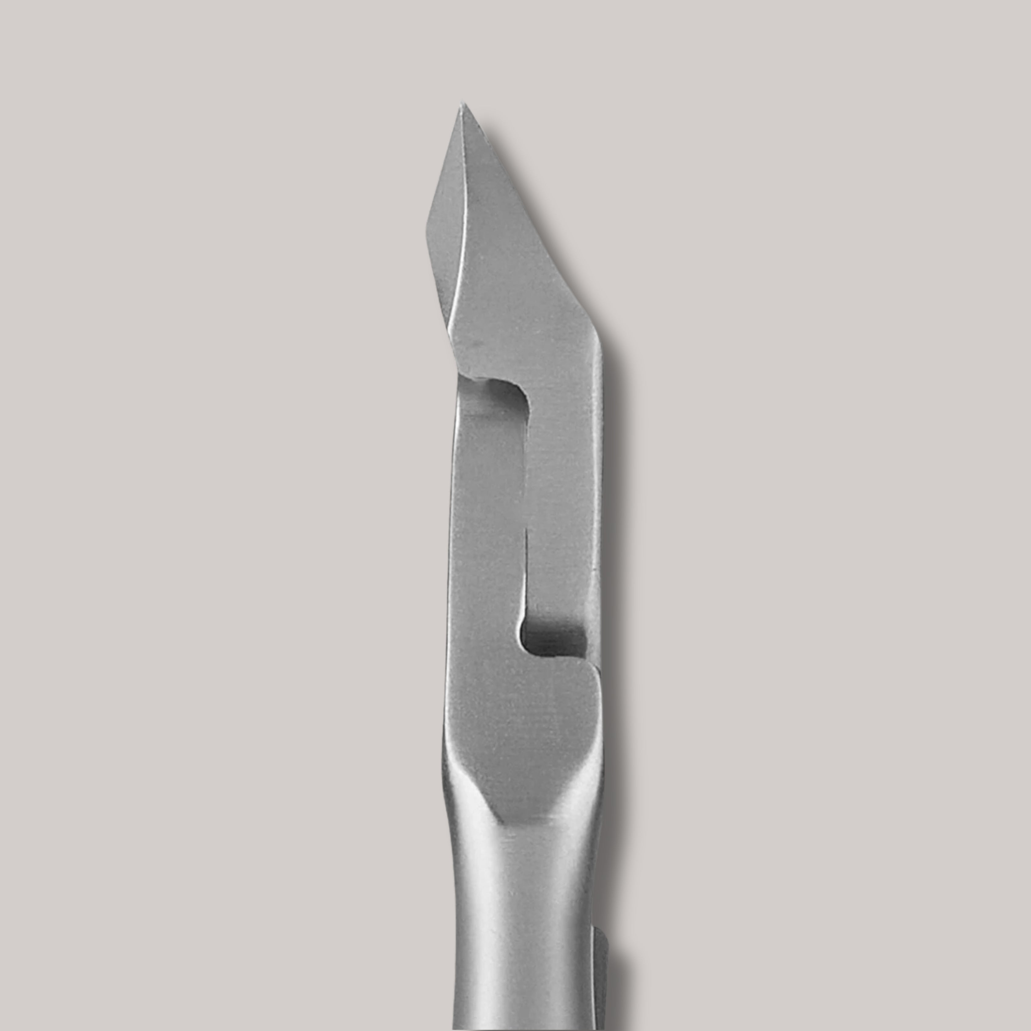 Professional Cuticle Nippers SMART 31 – 5 mm
"Stainless steel cuticle nippers with ergonomic short handles and sharp blades. Designed for professional use, sterilization-safe, and corrosion-resistant.