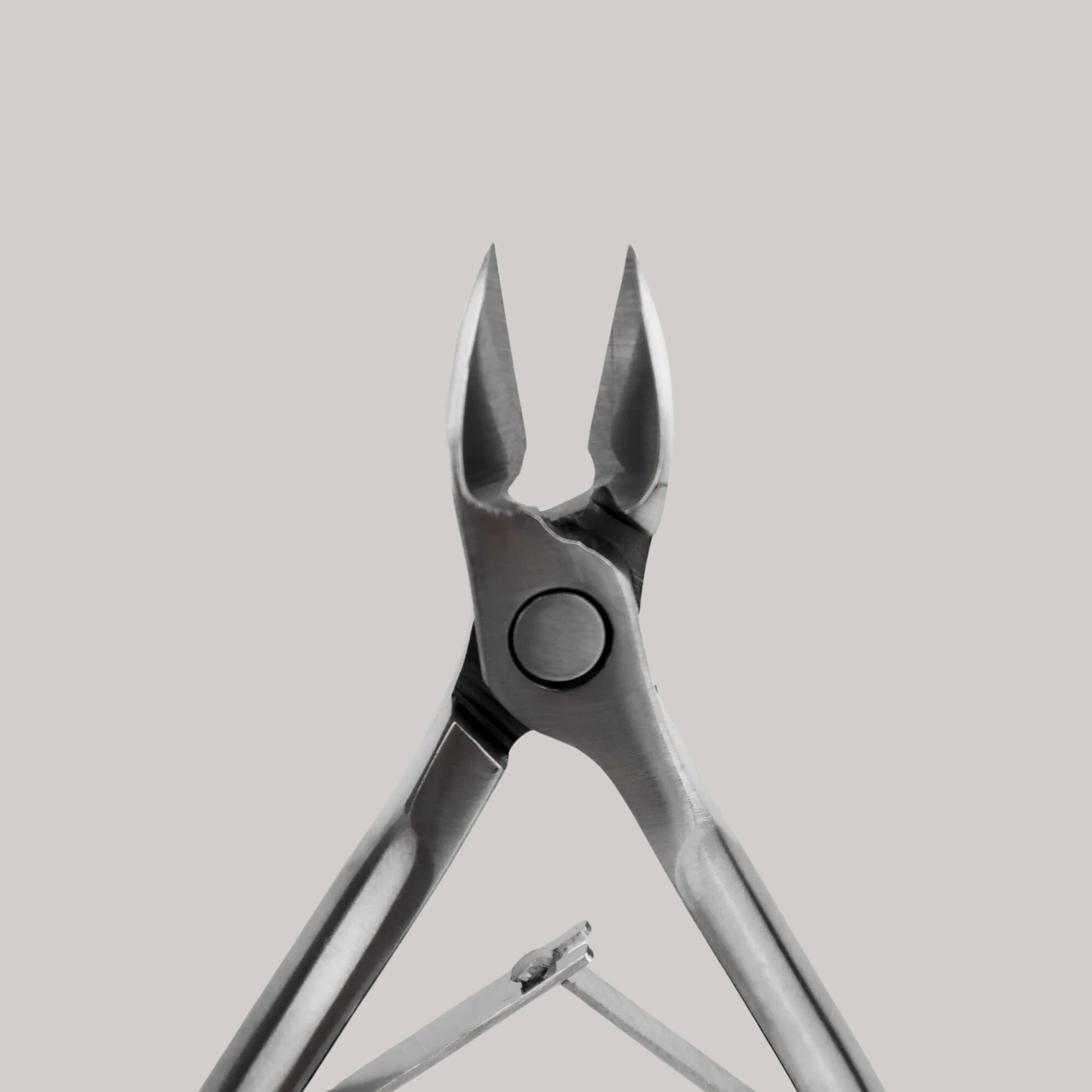 Afilara Professional Nail Clippers 16mm – ergonomic design, sharp blades, ideal for manicure and pedicure care.

