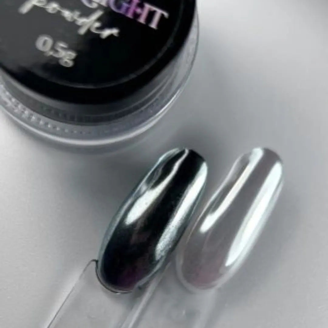 Moonlight Chrome Powder 02 – 0.5g soft mirror chrome pigment with moonlight shimmer effect for gel nails.
