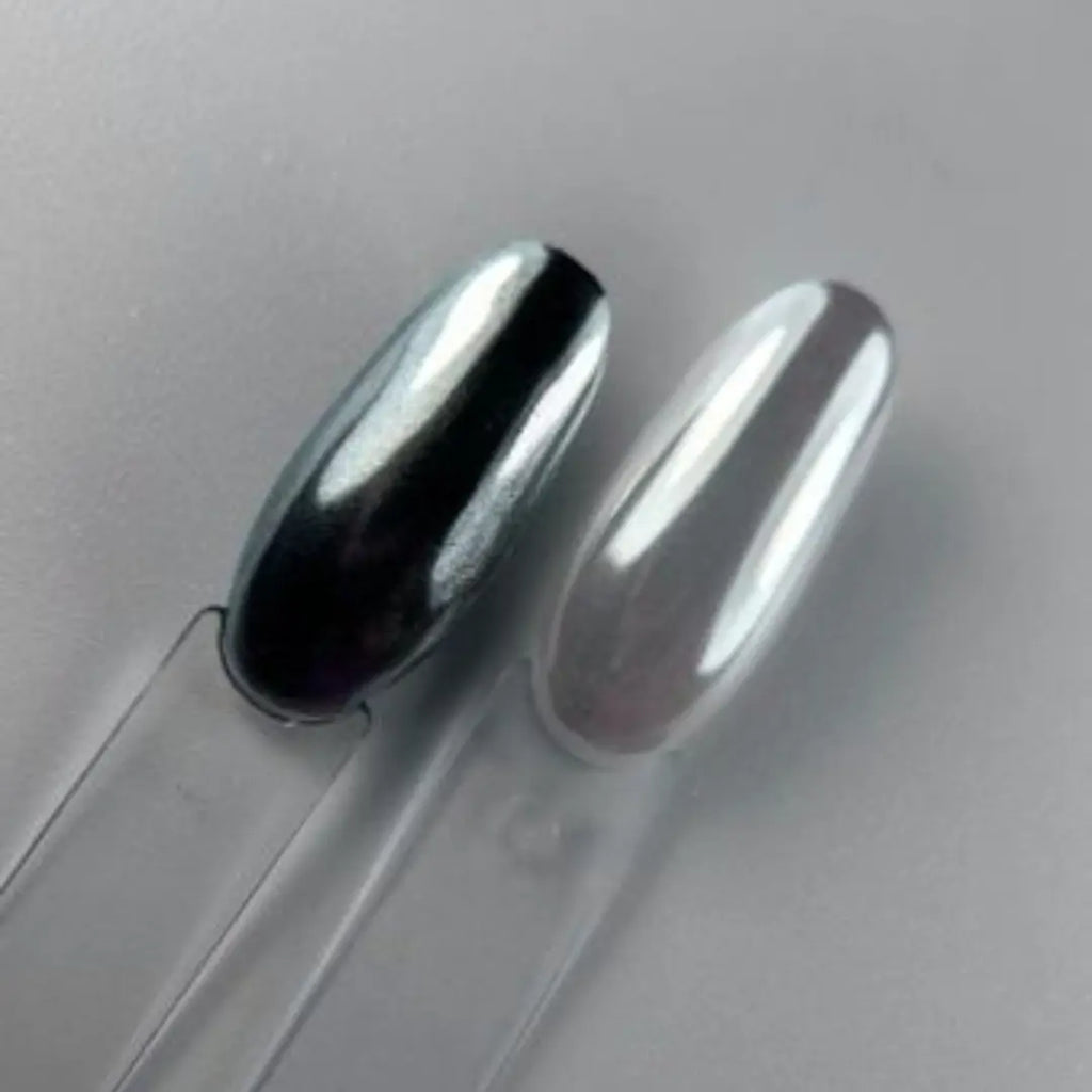 Moonlight Chrome Powder 02 – 0.5g soft mirror chrome pigment with moonlight shimmer effect for gel nails.