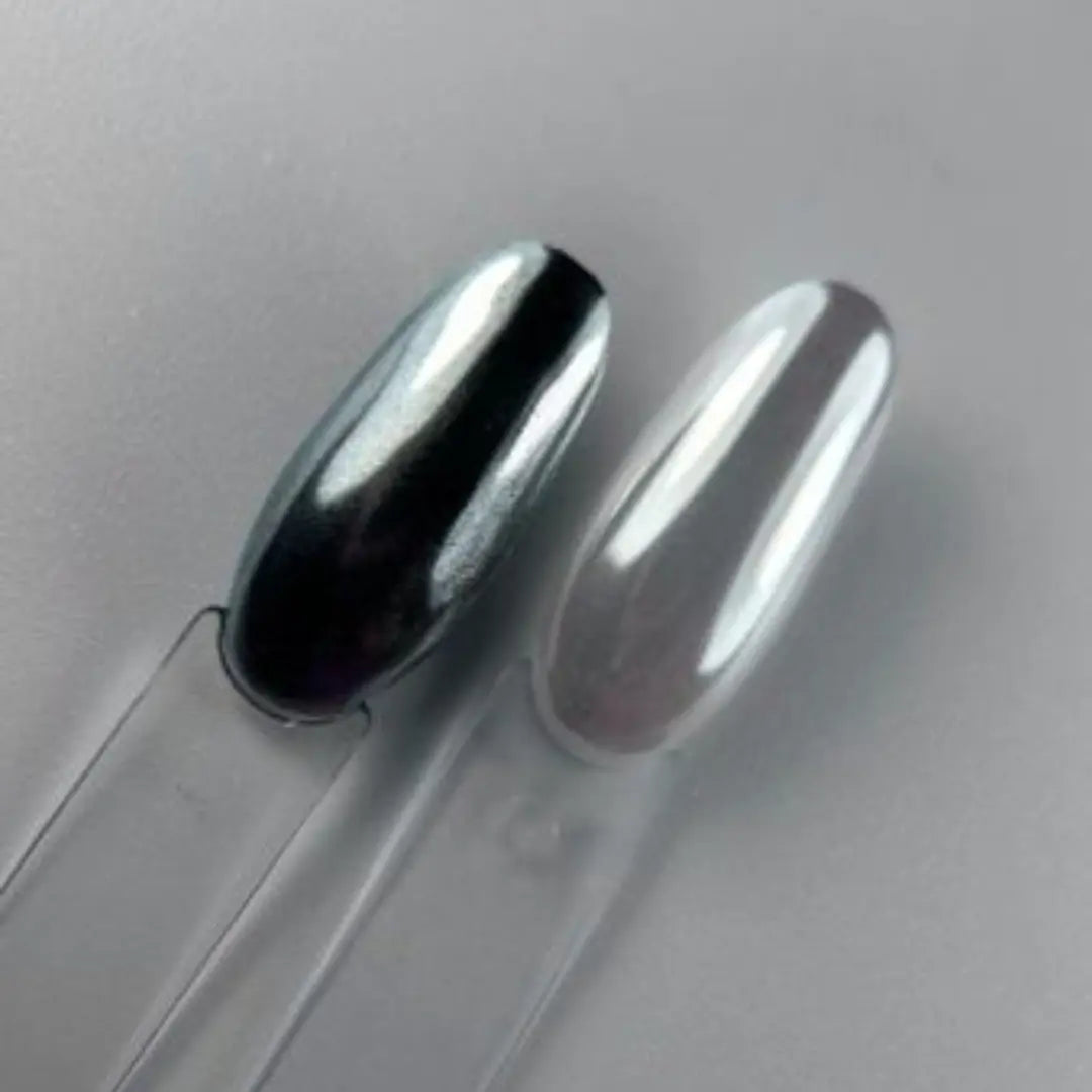 Moonlight Chrome Powder 02 – 0.5g soft mirror chrome pigment with moonlight shimmer effect for gel nails.