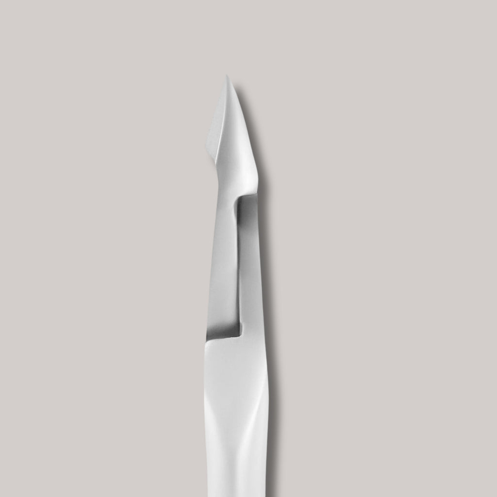 Cuticle Nippers CLASSIC 10 6 mm – stainless steel nippers with ergonomic handles for precise skin trimming.