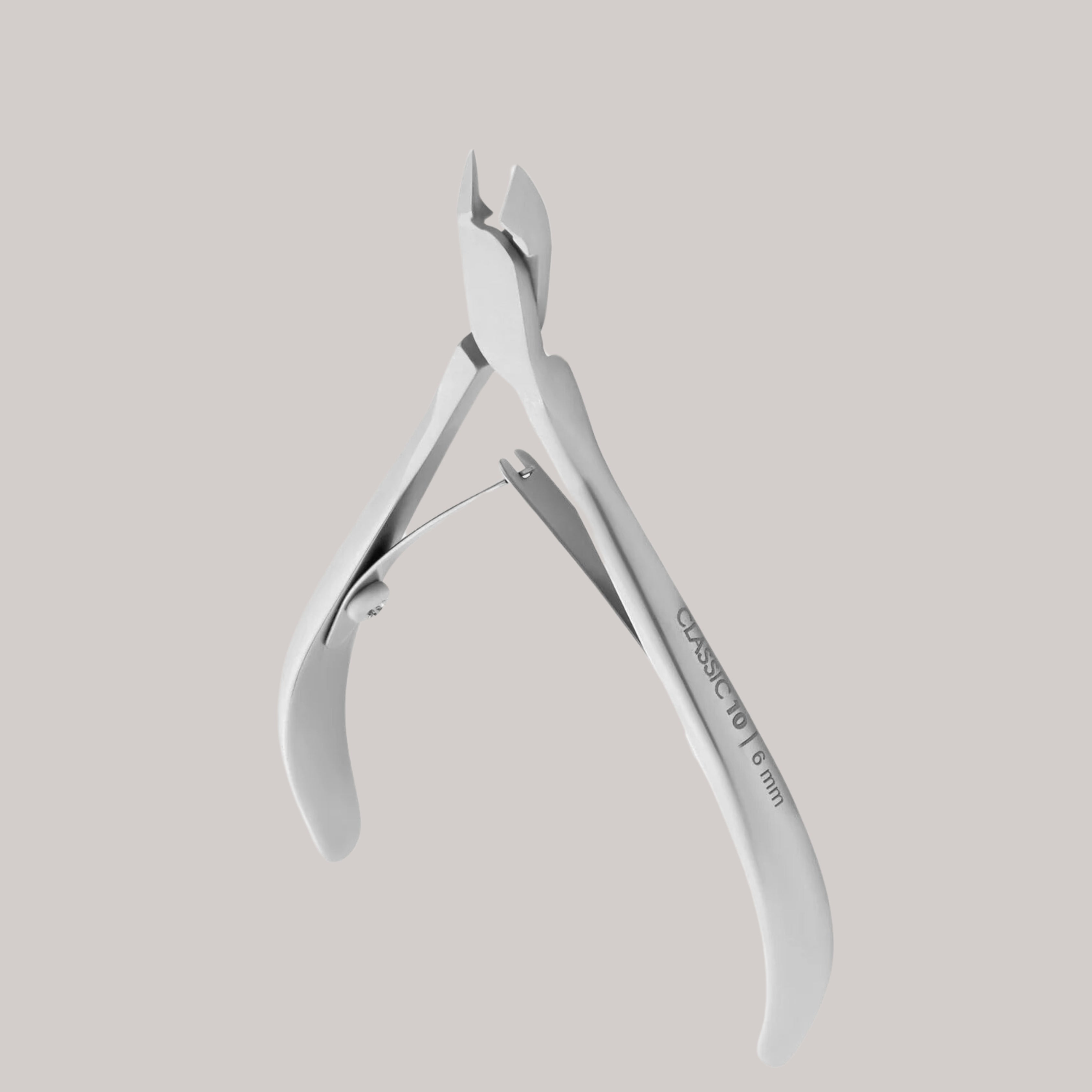 Cuticle Nippers CLASSIC 10 6 mm – stainless steel nippers with ergonomic handles for precise skin trimming.