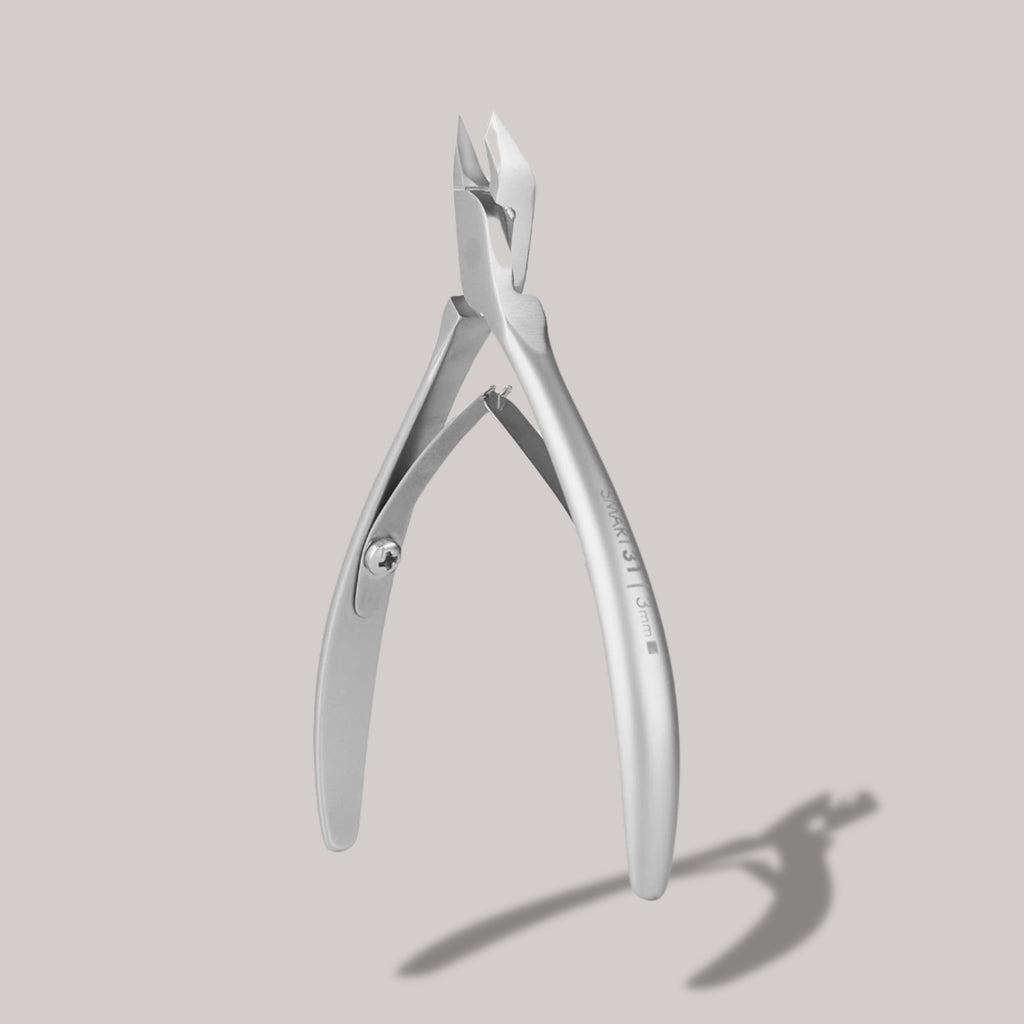 Professional Cuticle Nippers SMART 31 – 3 mm
"Stainless steel cuticle nippers with ergonomic short handles and sharp 3 mm blades. Designed for professional manicures, sterilization-safe, and corrosion-resistant.