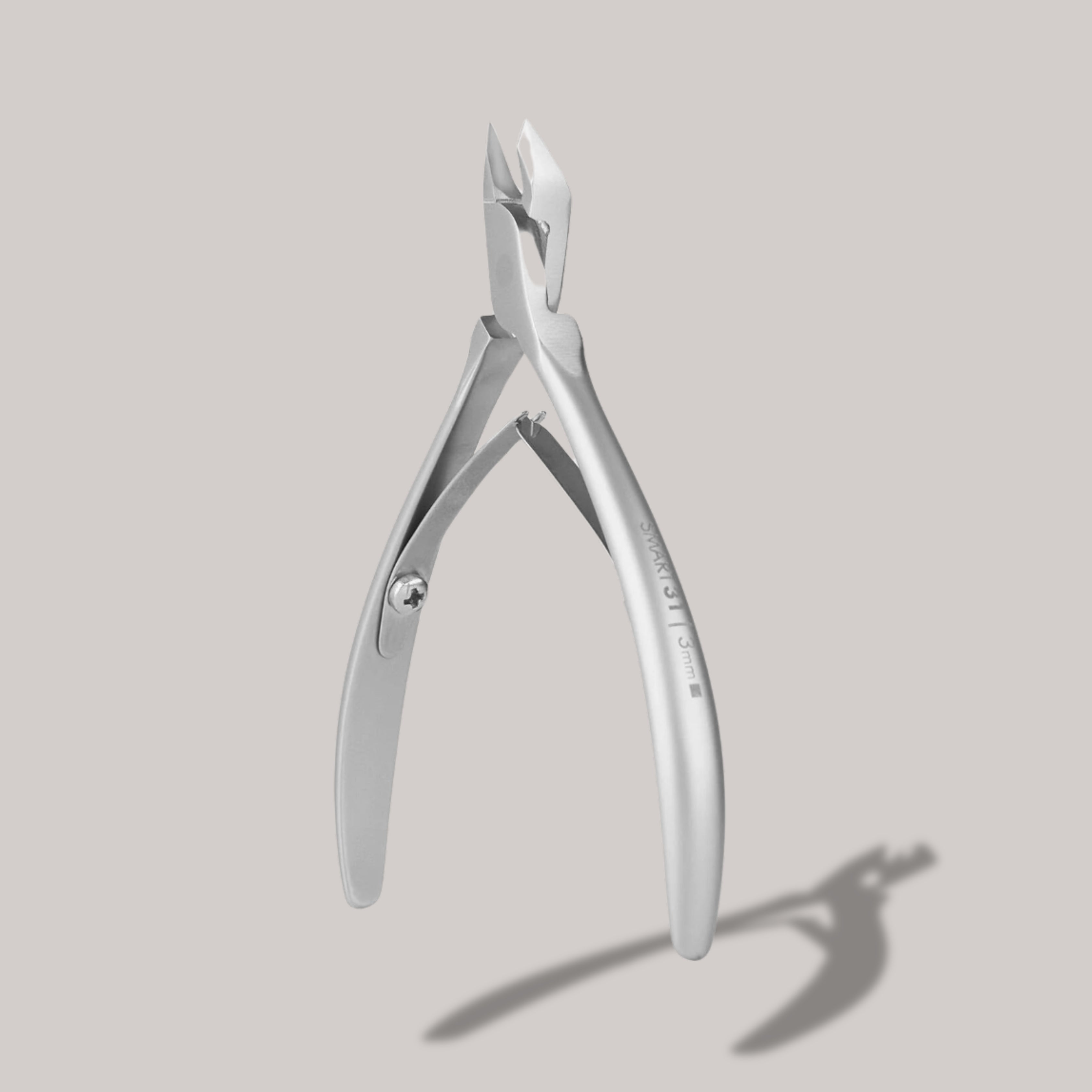 Professional Cuticle Nippers SMART 31 – 3 mm
"Stainless steel cuticle nippers with ergonomic short handles and sharp 3 mm blades. Designed for professional manicures, sterilization-safe, and corrosion-resistant.