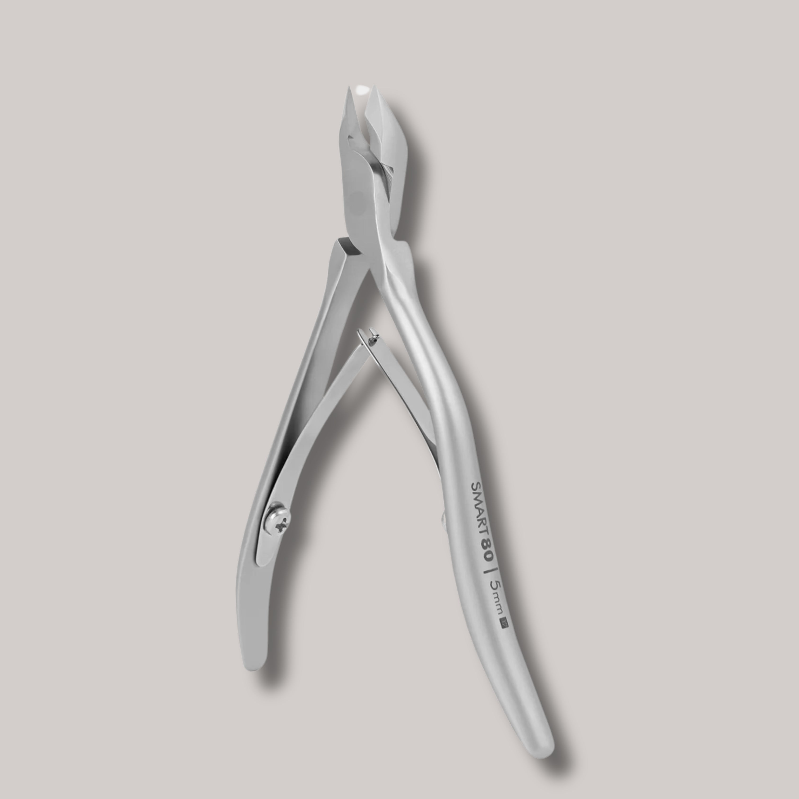 Professional Cuticle Nippers SMART 80 – 5 mm
"High-precision cuticle nippers with ergonomic handles and sharp stainless steel blades. Designed for professional use, sterilization-safe, and corrosion-resistant.