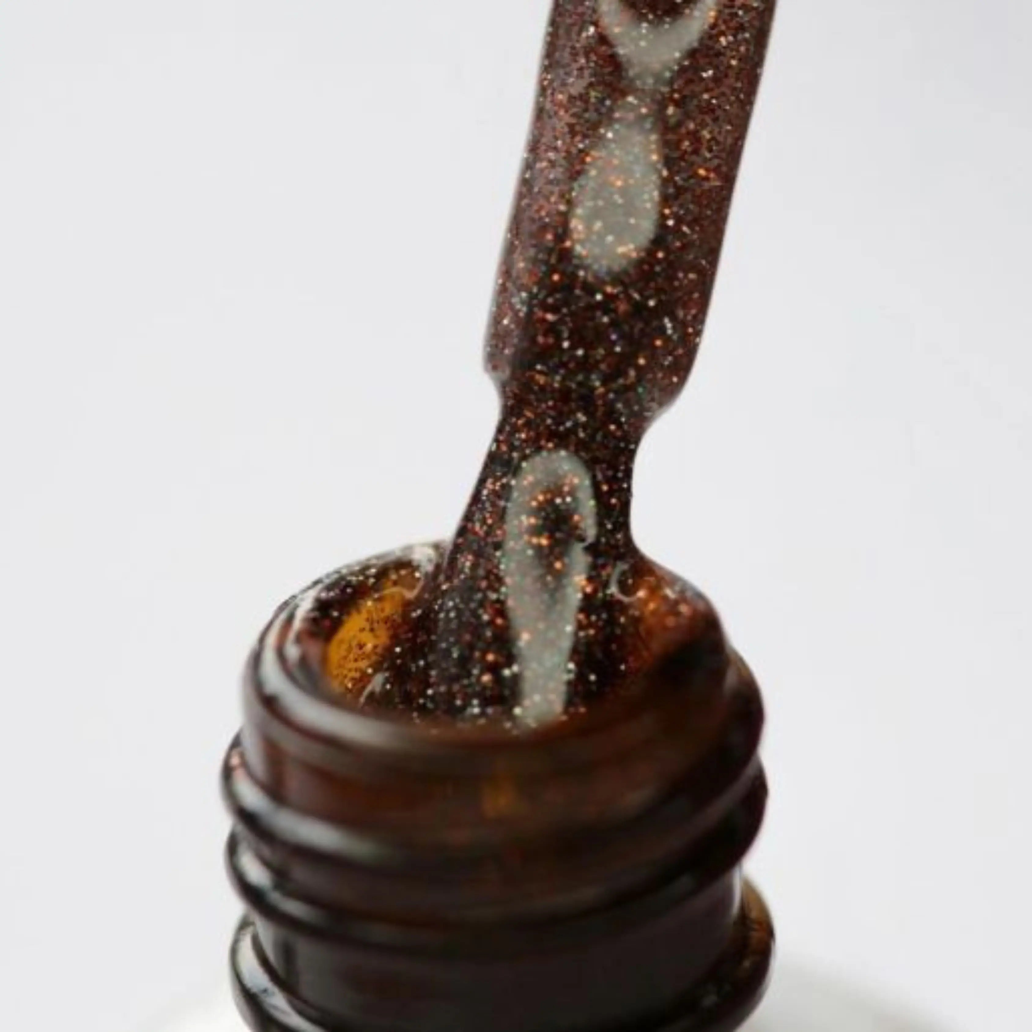 Gel Polish Amethyst TW04 8 ml – luminous purple gel polish with high-shine finish