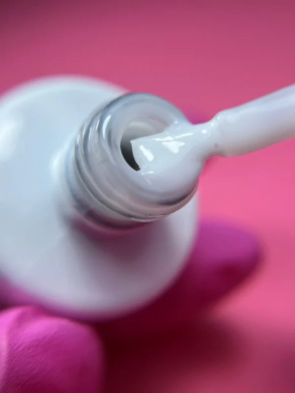 Jelly Gelly Fiber Base Coat Milky 15ml – a self-leveling, rubber-based base coat with glass fiber for superior adhesion and a flawless, polished appearance.