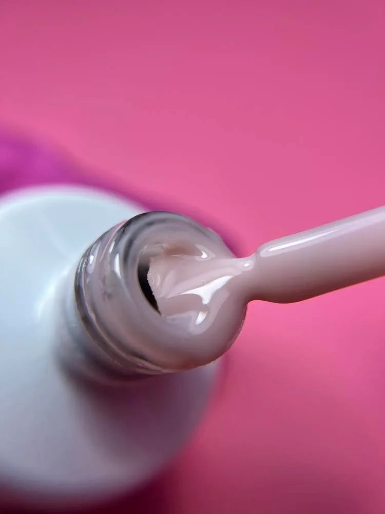 Jelly Gelly Fiber Base Coat Fresh Beige 15ml – a glass fiber-enriched base coat with a fresh beige tint, providing a flawless finish, strength, and excellent adhesion.