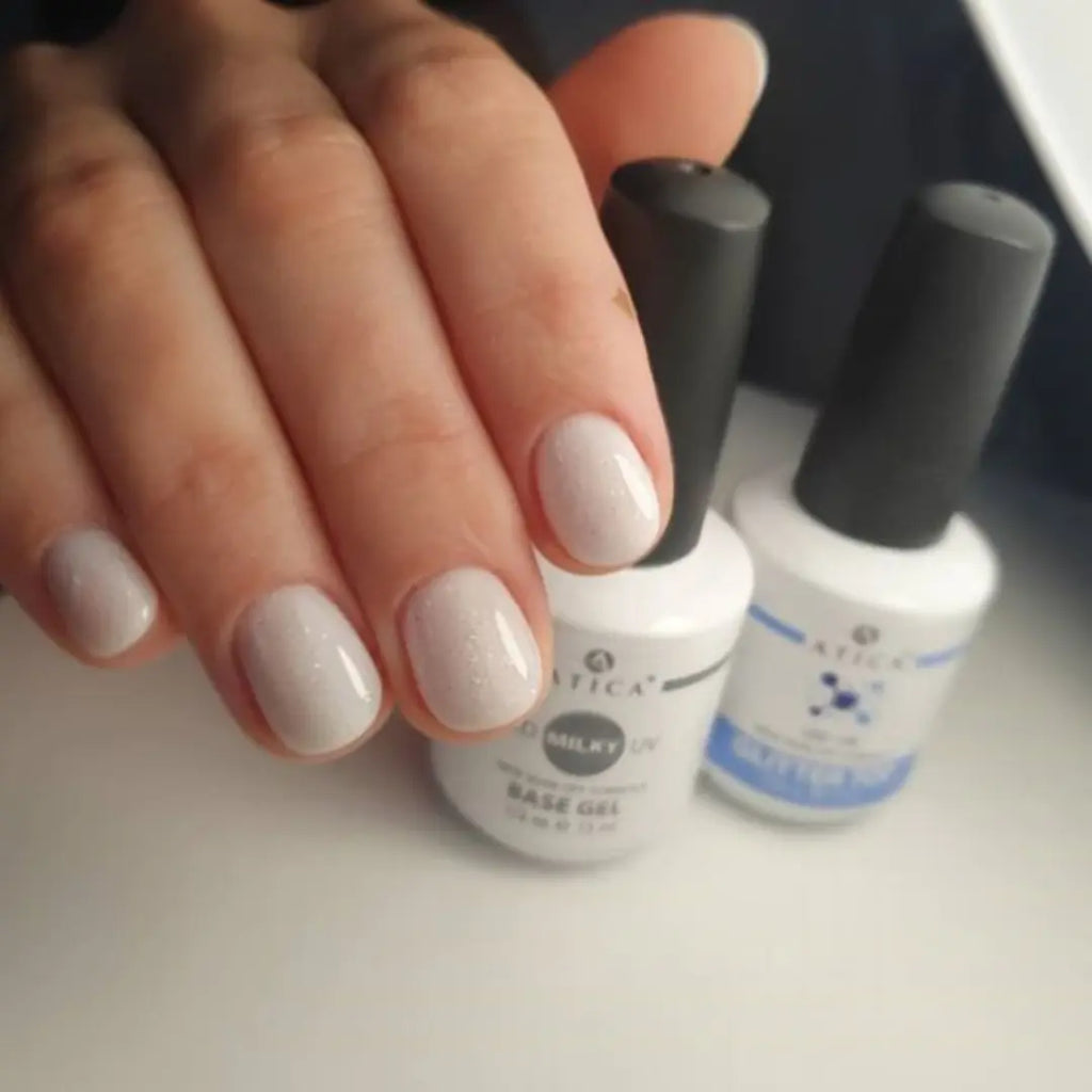 Milky Base Coat 15 ml – fiber-reinforced soak-off base for weak nails

