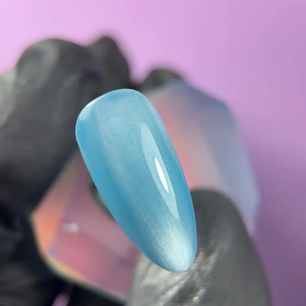 Highly pigmented rich Ocean Silk color with dimensional cat eye magnet effect gel polish swatch closeup