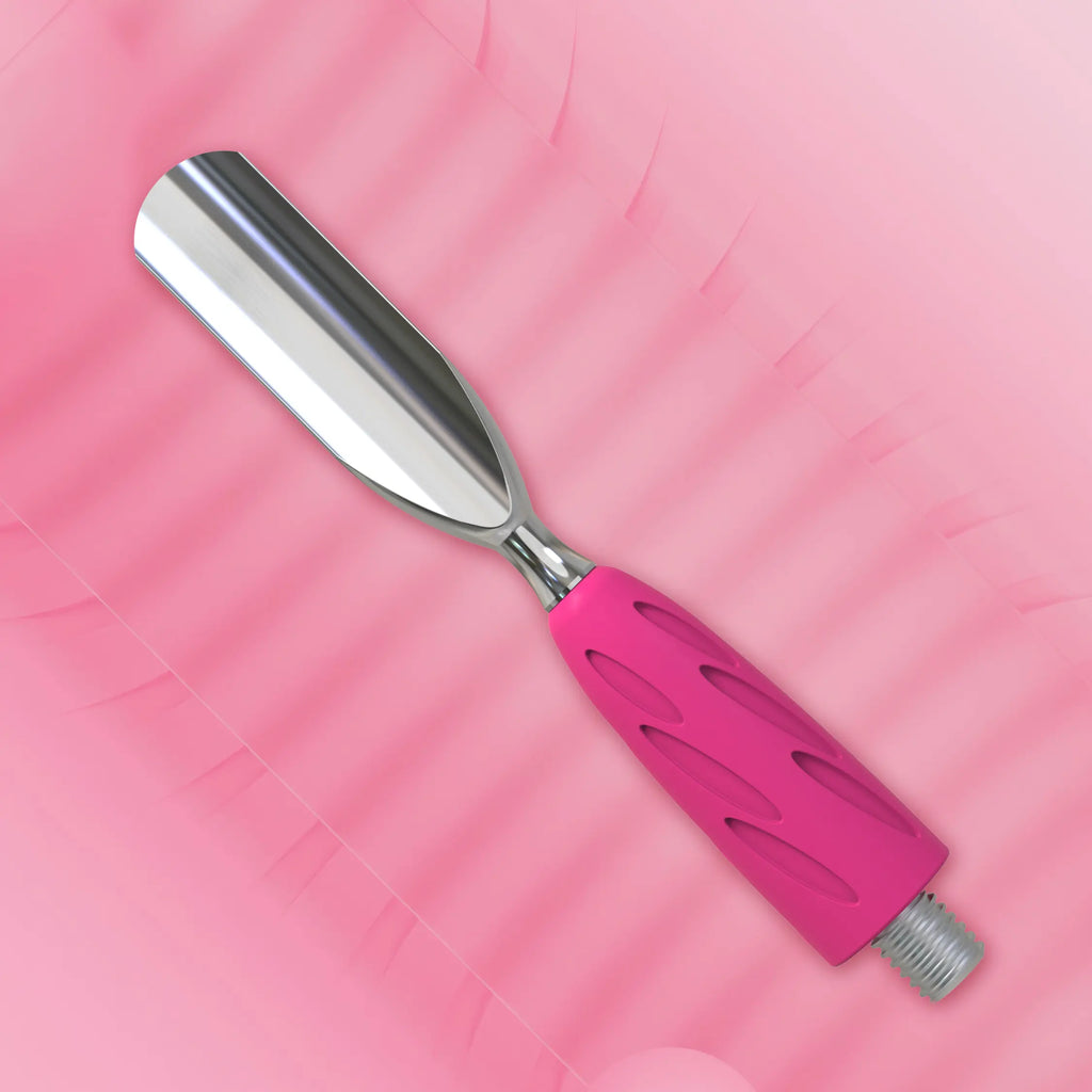 Combo UNIQ 17 Rounded Wide Pusher – stainless steel cuticle pusher with an ergonomic, hypoallergenic grip.