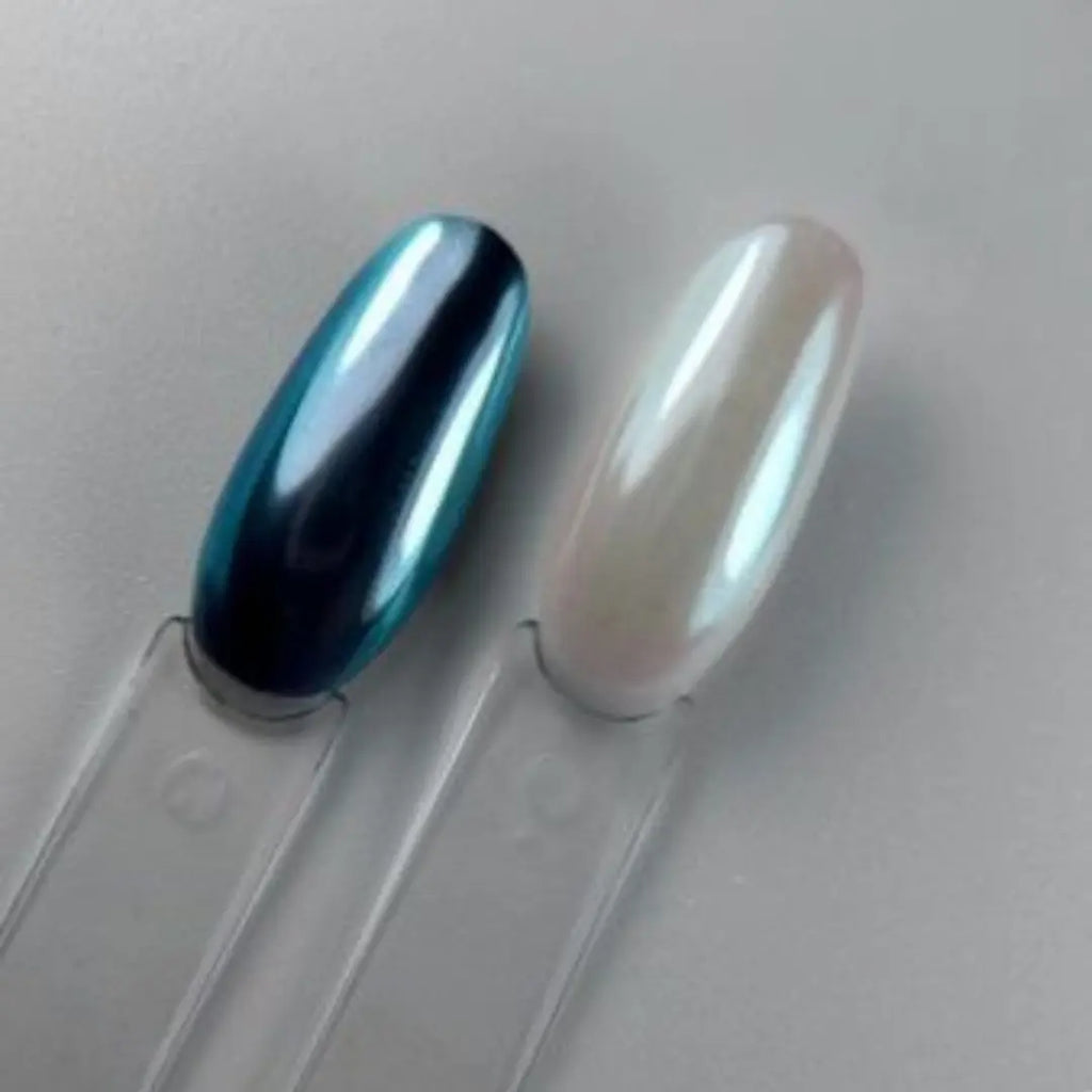 Moonlight Nail Powder 01 – 0.5g jar of ultra-fine chrome pigment for nails with a mirror and chameleon effect.