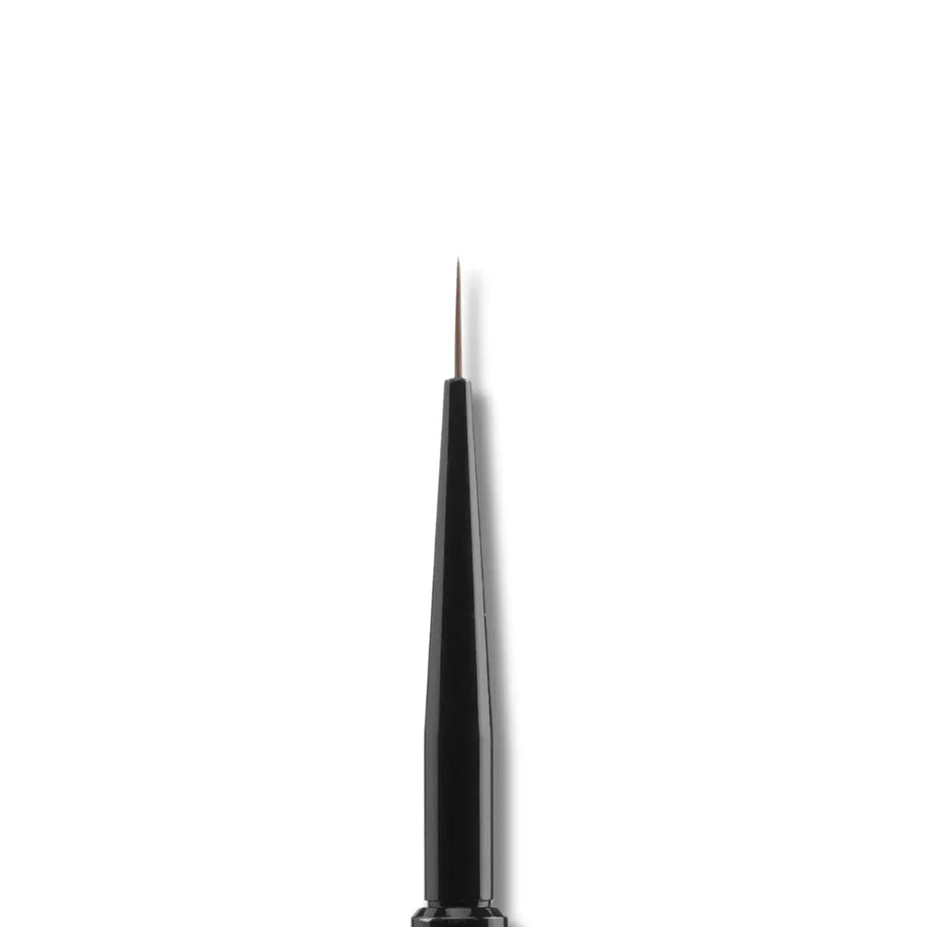 Detail nail brush with 1mm tip and 7mm bristles – perfect for line work and fine designs.

