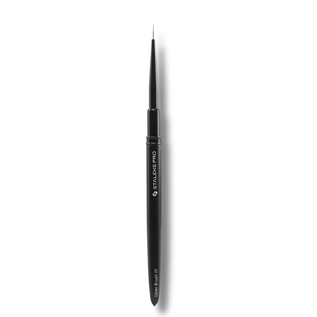 Detail nail brush with 1mm tip and 7mm bristles – perfect for line work and fine designs.

