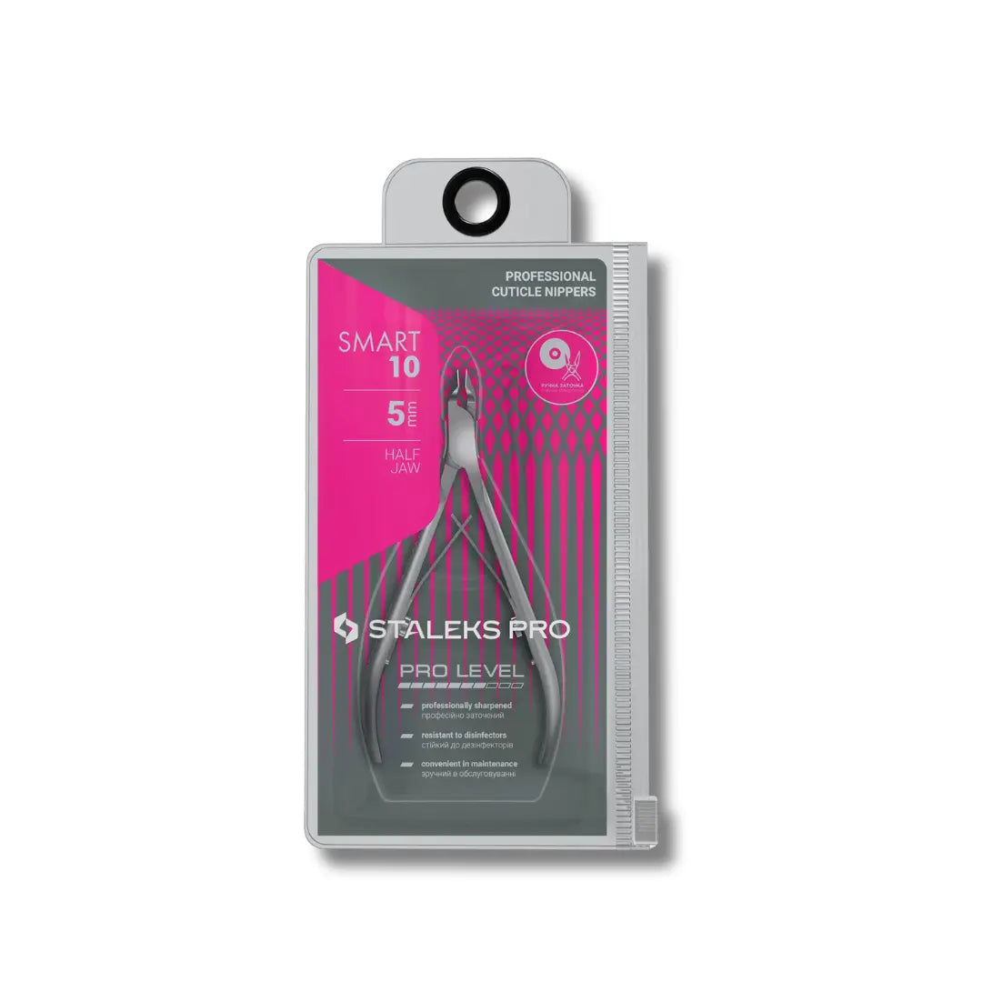 Straight cutting edge with heel and double spring mechanism closeup