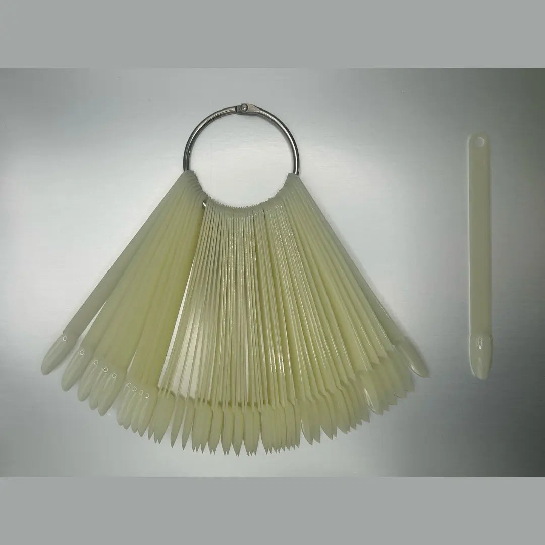 Beige Nail Display Tips with Ring Holder – 50 neutral nail swatch tips, 12 cm length, organised on metal ring