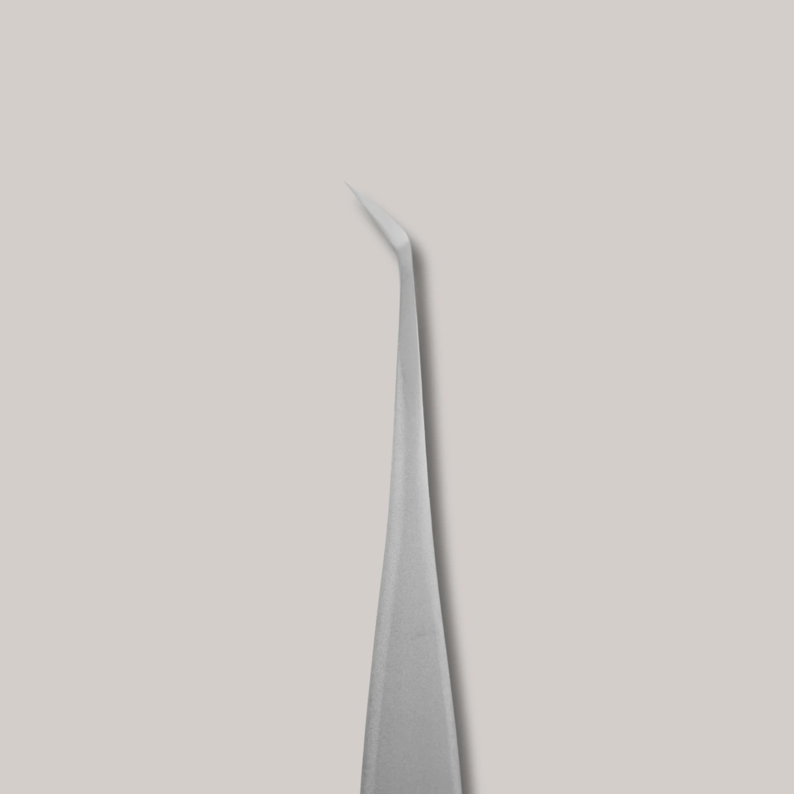 EXPERT 40 TYPE 2 professional eyelash tweezers – L-shaped (70°) precision tool for volume and classic eyelash extensions. Stainless steel with a satin matte finish.