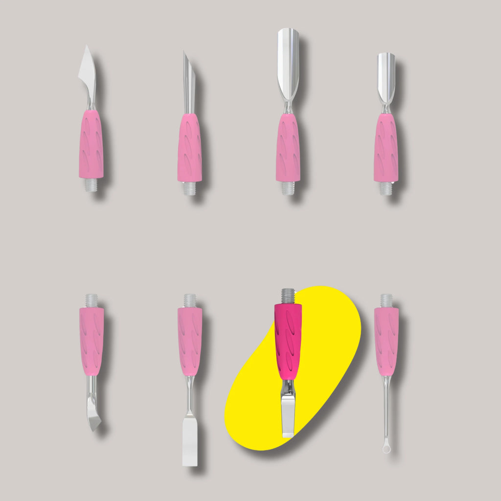Combo UNIQ 15 Straight Blade – professional cuticle lifter with stainless steel and a hypoallergenic grip.