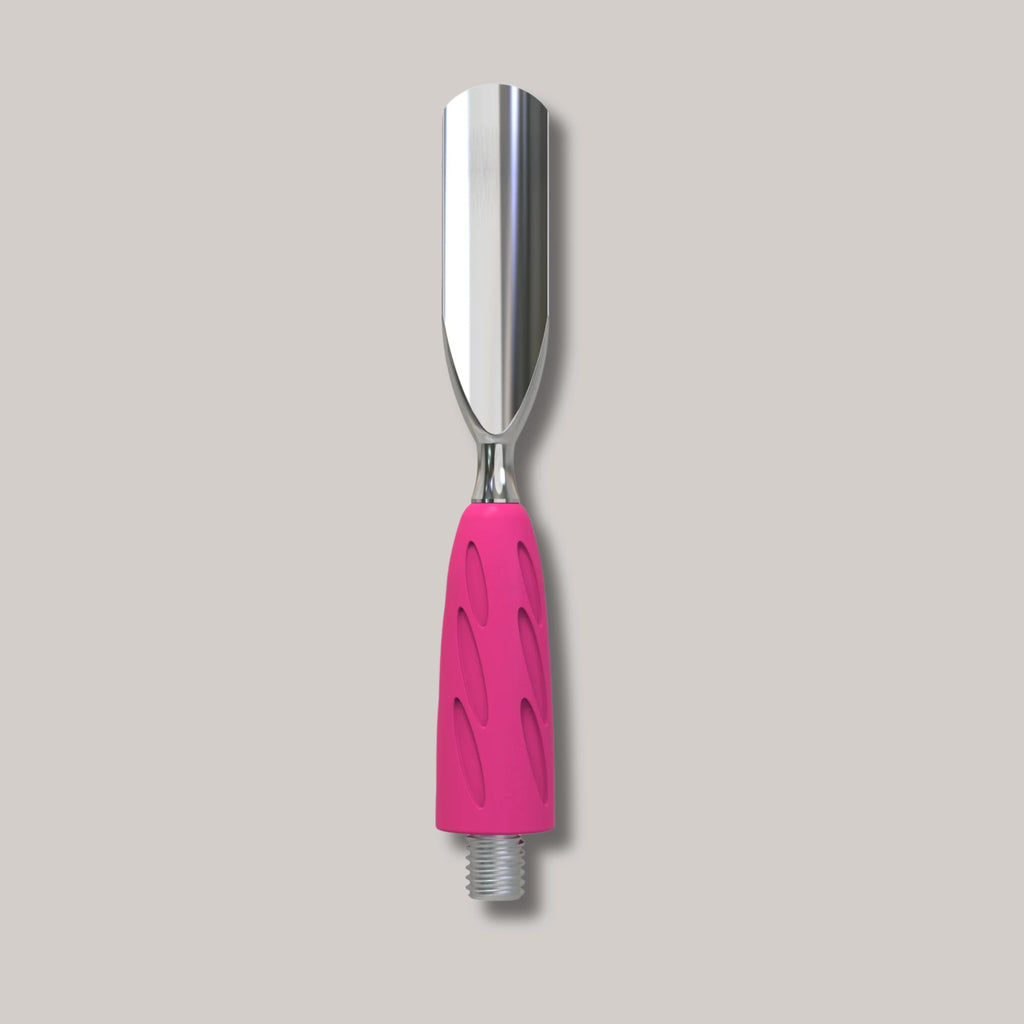 Combo UNIQ 17 Rounded Wide Pusher – stainless steel cuticle pusher with an ergonomic, hypoallergenic grip.