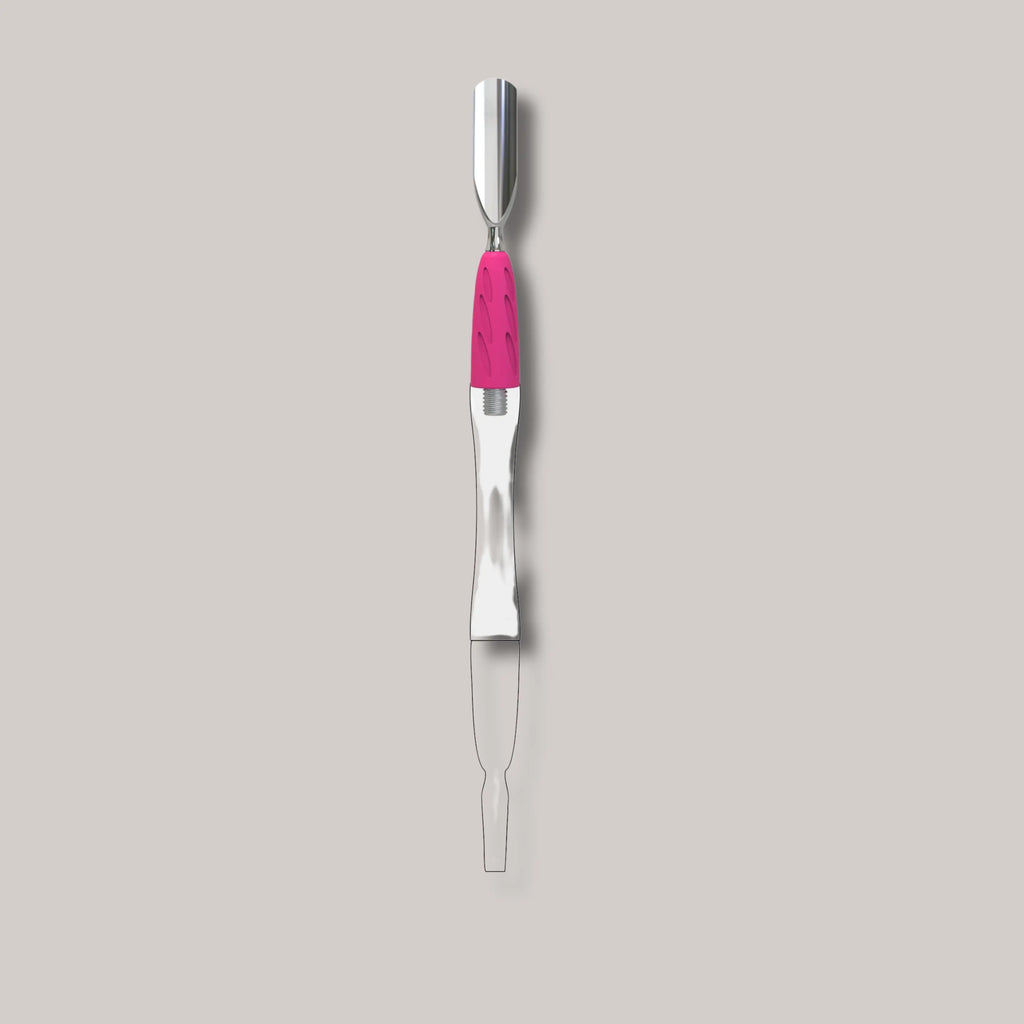 Combo UNIQ 17 Rounded Wide Pusher – stainless steel cuticle pusher with an ergonomic, hypoallergenic grip.