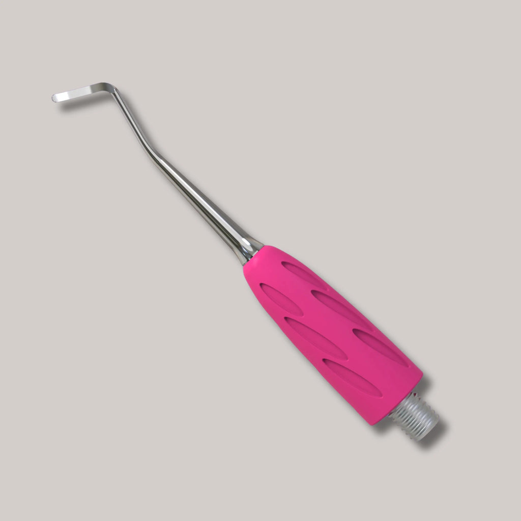 Combo UNIQ 32 Curette (Bend to the Right) – stainless steel pedicure tool for ingrown nails and callus removal with an ergonomic silicone grip.